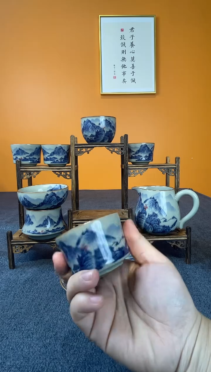 粤***9景德镇釉里红8件套加6客杯