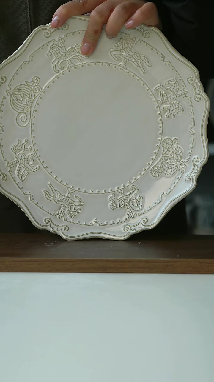 【闪购商品】陶瓷瑕木马浮雕牛排盘25cm@4-2@