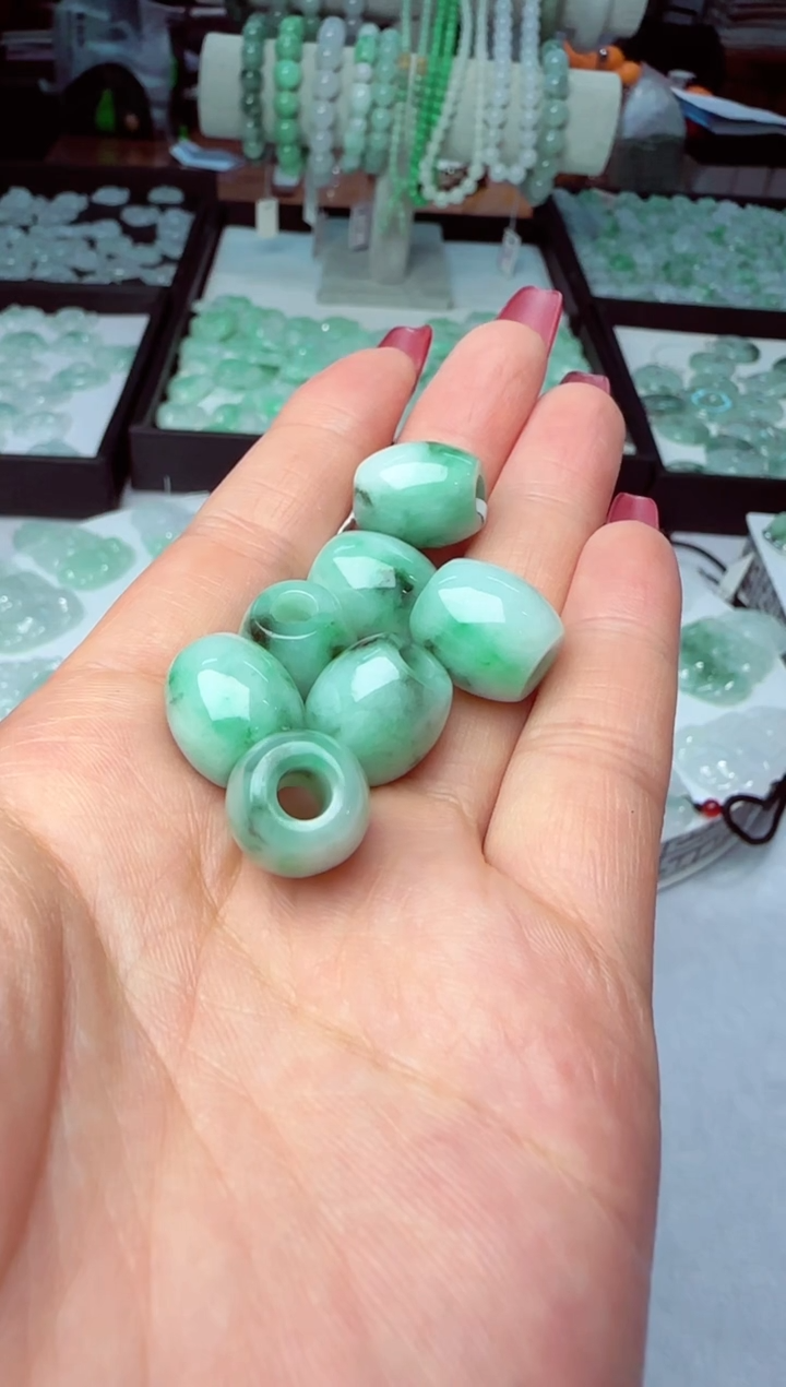 【闪购商品】翡翠吊坠(不含链)未镶嵌多样性发其一