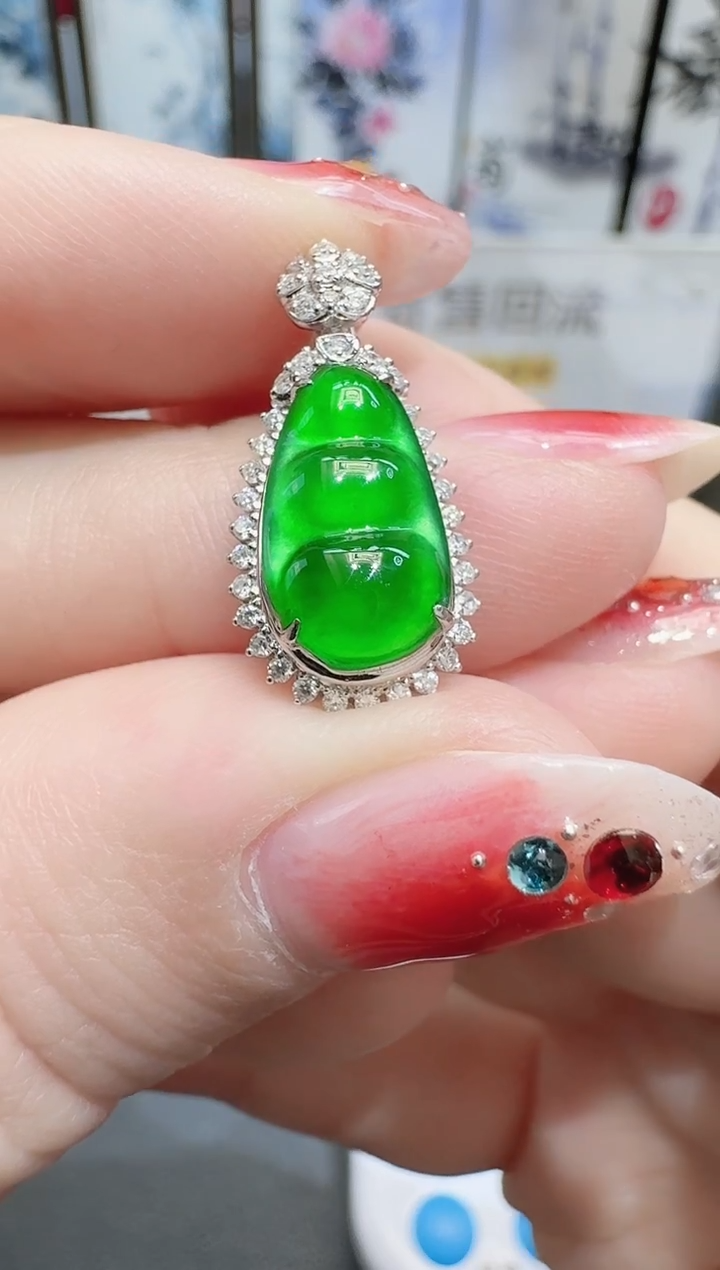 颈饰18K金镶嵌翡翠净****甜寄售回流，24小时鉴赏期