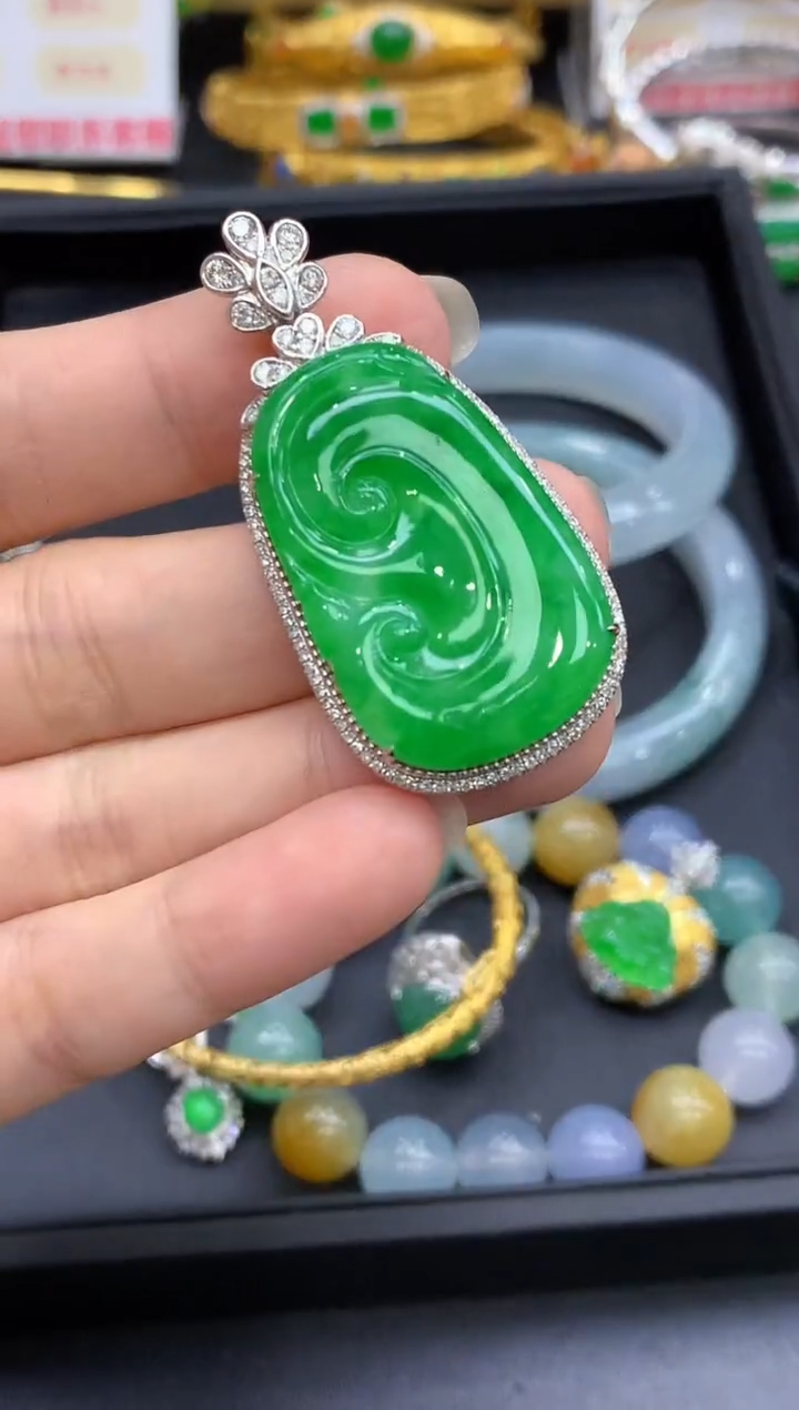 颈饰18K金镶嵌翡翠768-中国好珍宝