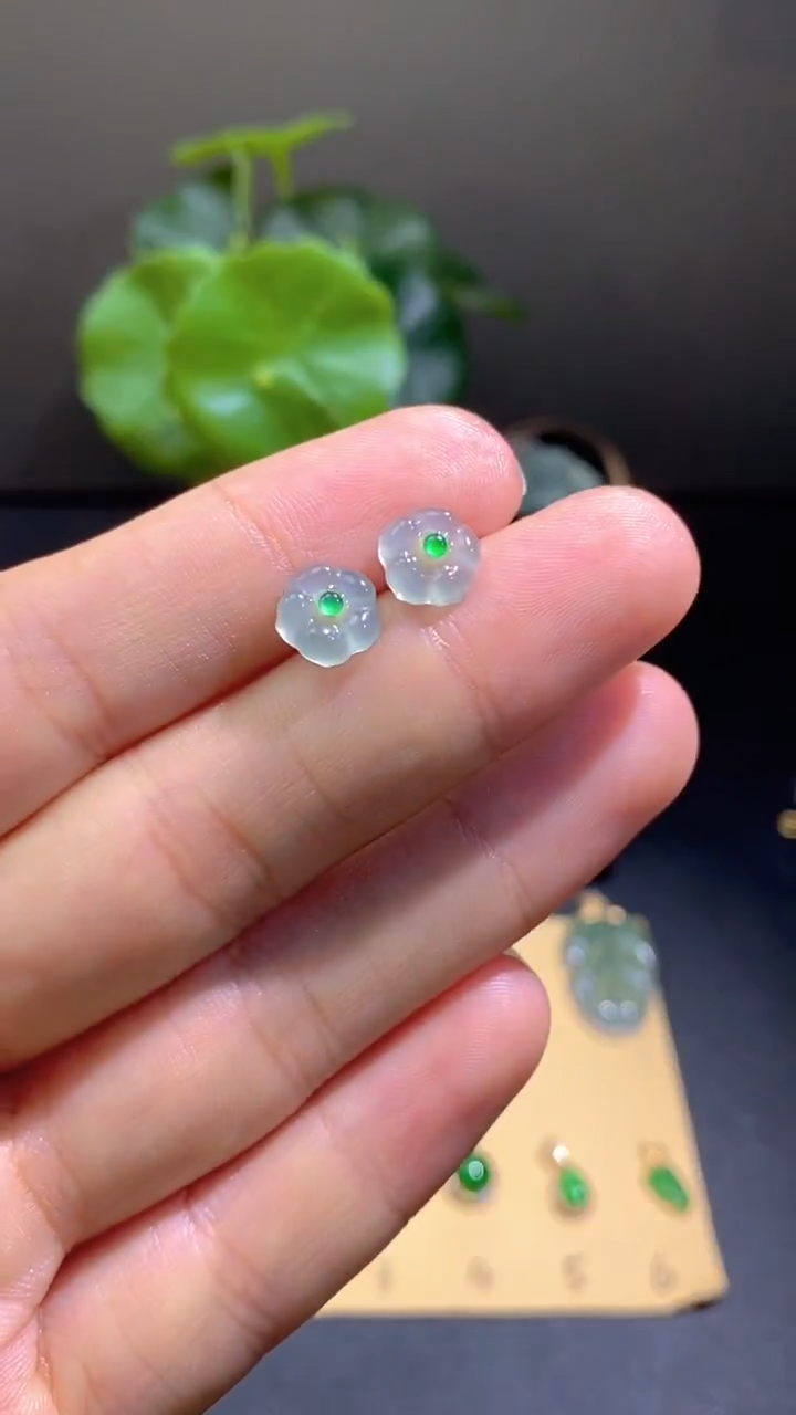 颈饰18K金镶嵌翡翠翡翠A货
