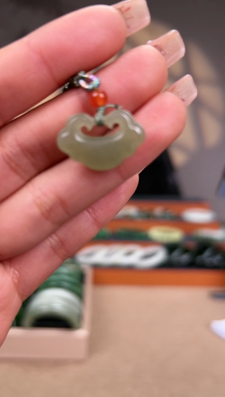 【闪购商品】和田玉颈饰未镶嵌平安锁