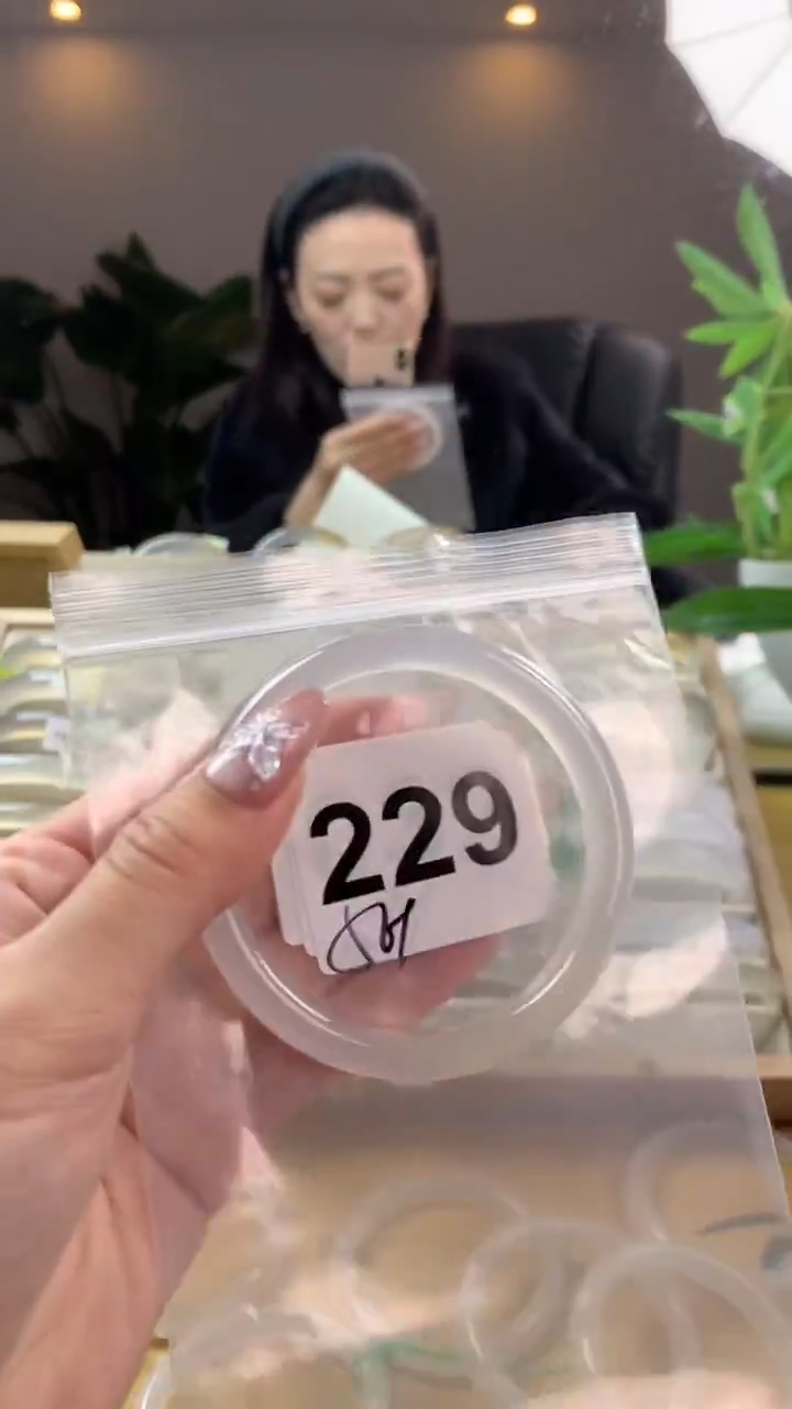 【闪购商品】玛瑙/玉髓手镯未镶嵌229