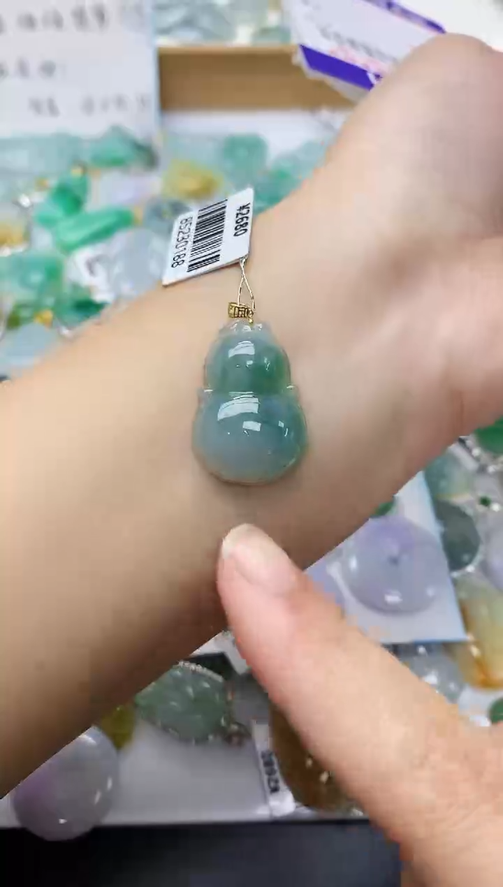 颈饰18K金镶嵌翡翠天然A货