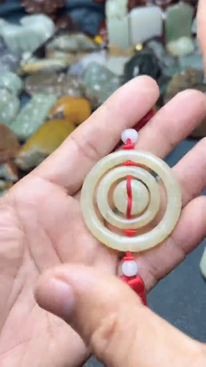 和田玉未镶嵌把件-