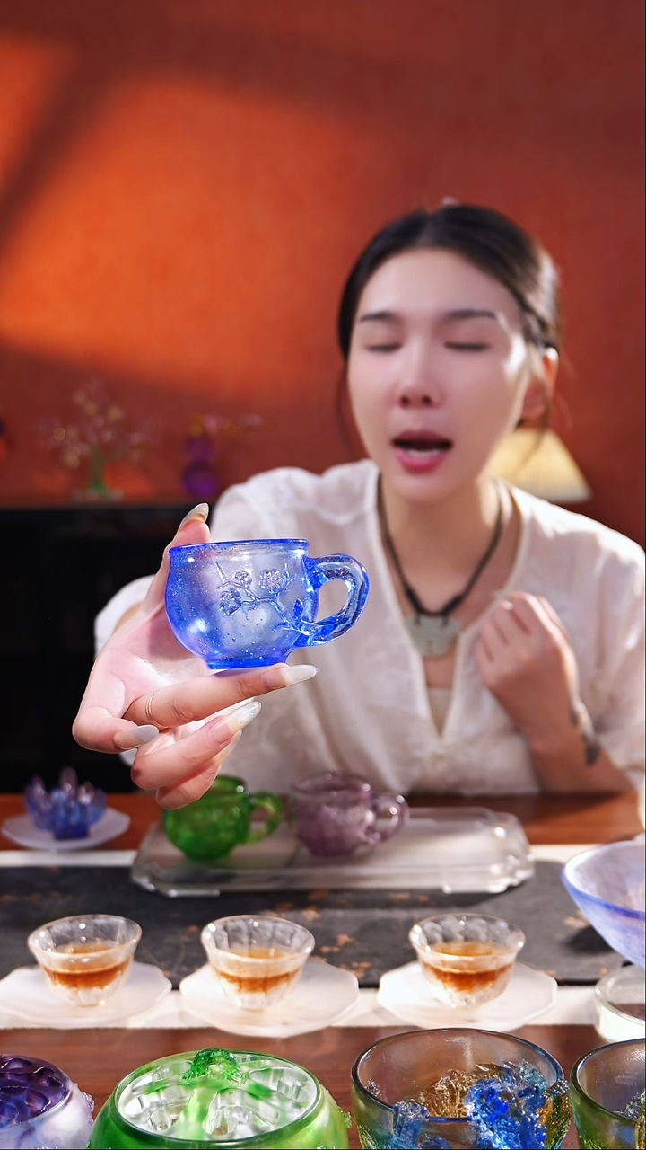 古法琉璃蓝色侧把梅花主人杯