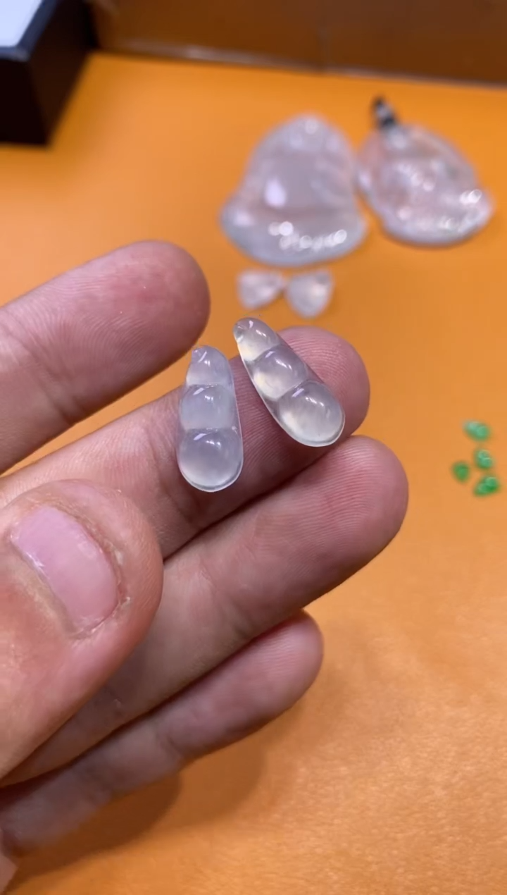 【闪购商品】翡翠吊坠(不含链)未镶嵌豆子280