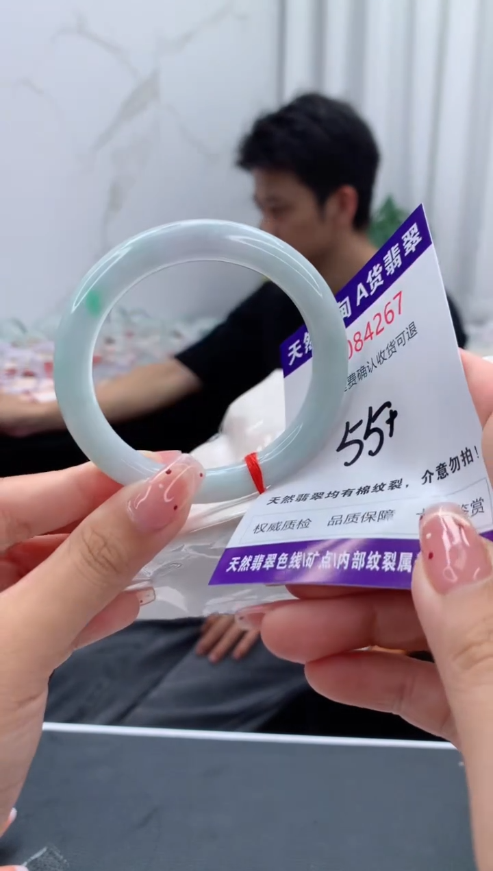 未镶嵌手镯翡翠有纹，完美者勿拍