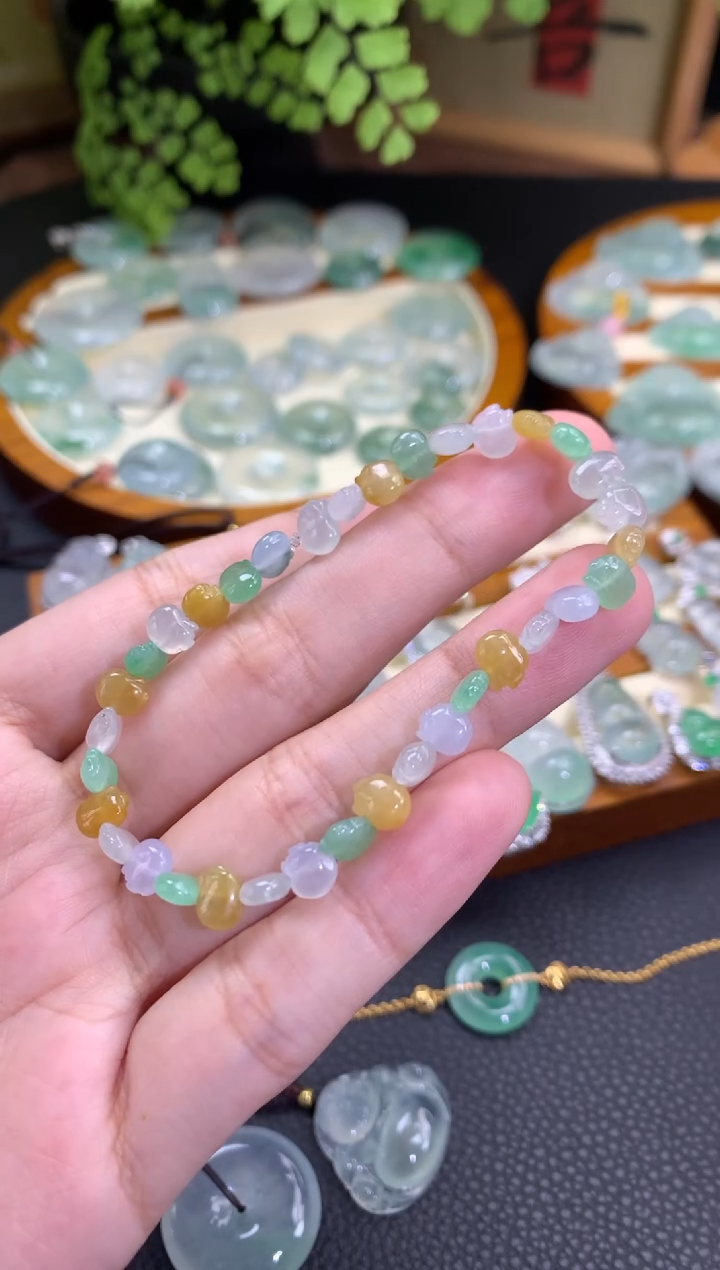 【闪购商品】翡翠颈饰未镶嵌猪猪手串