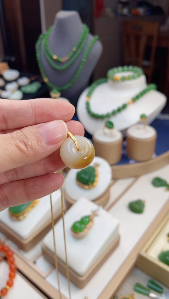 【闪购商品】和田玉吊坠18K金镶嵌平安扣