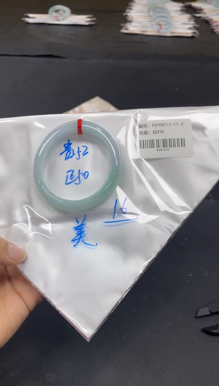 未镶嵌手镯翡翠翡翠手镯