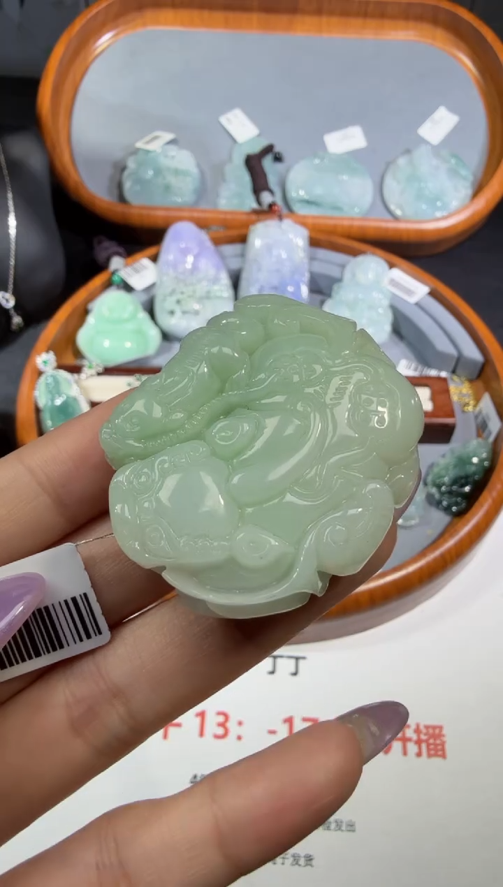 翡翠未镶嵌颈饰362.。。。。