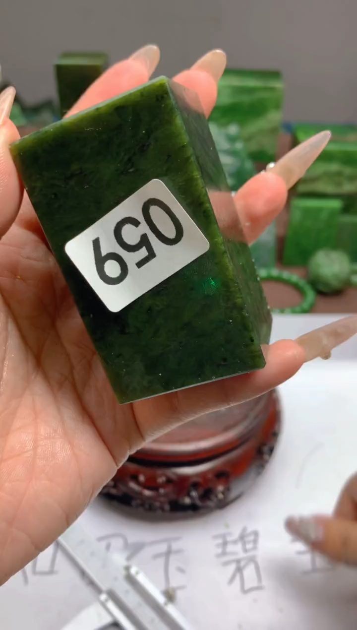 和田玉（碧玉）未镶嵌珠宝半成品59