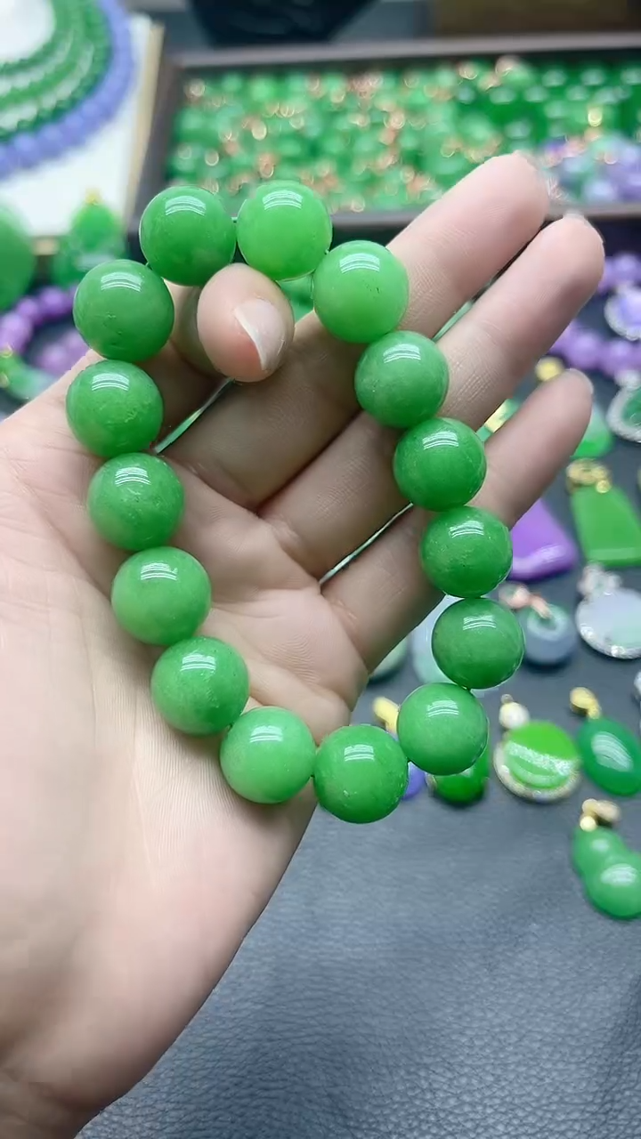 吊坠(赠链)未镶嵌翡翠12mm绿串