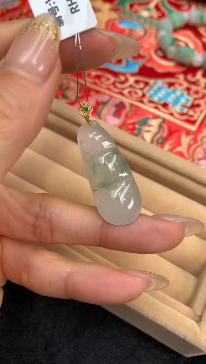 【闪购商品】翡翠颈饰18K金镶嵌福豆