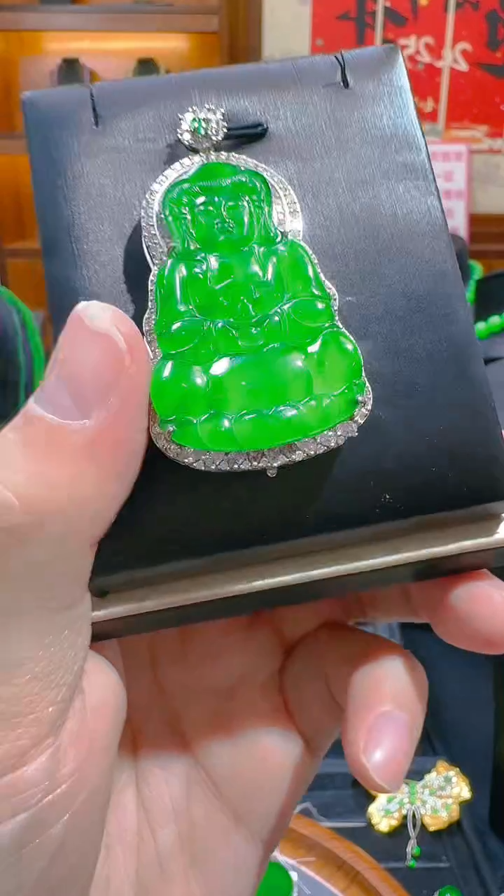 【闪购商品】翡翠吊坠(赠链)银S925镶嵌天然A货翡翠