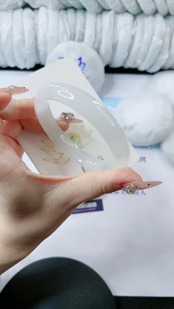 【闪购商品】石英质玉手镯未镶嵌多样性发货S239