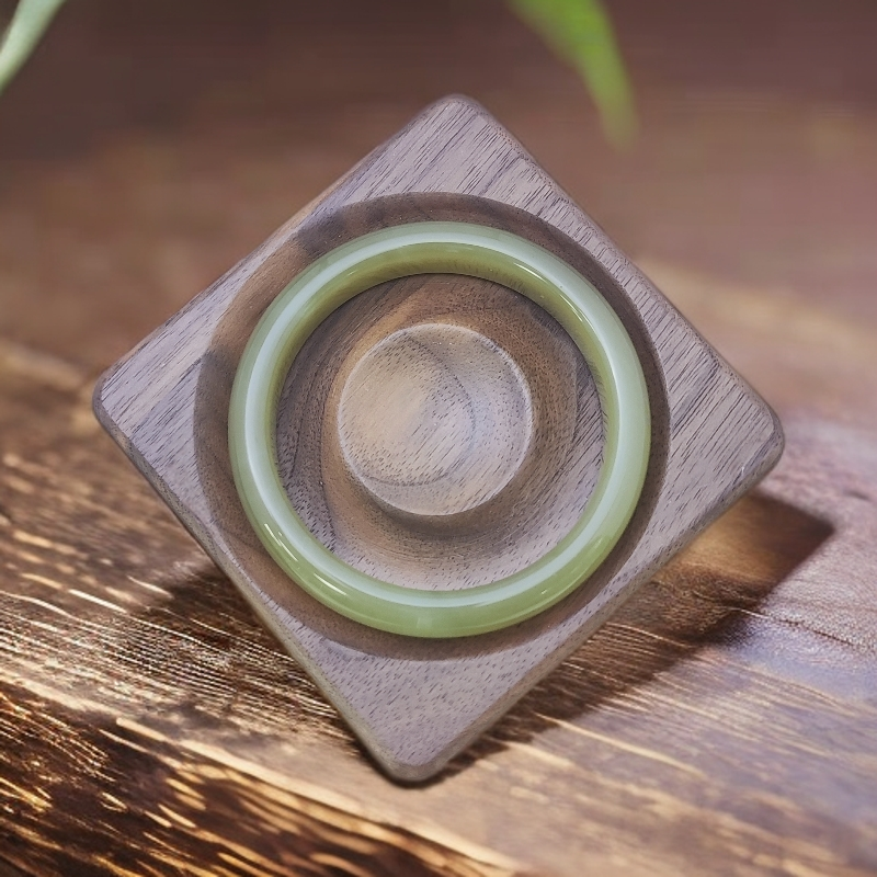 【仟璨珠宝】新疆若羌产地天然玉石 新疆料晴水牛油果绿中宽