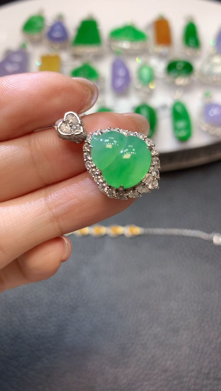 【闪购商品】翡翠吊坠(不含链)18K金镶嵌D15