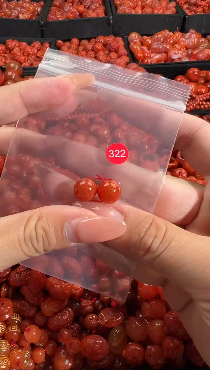 南红玛瑙未镶嵌颈饰1