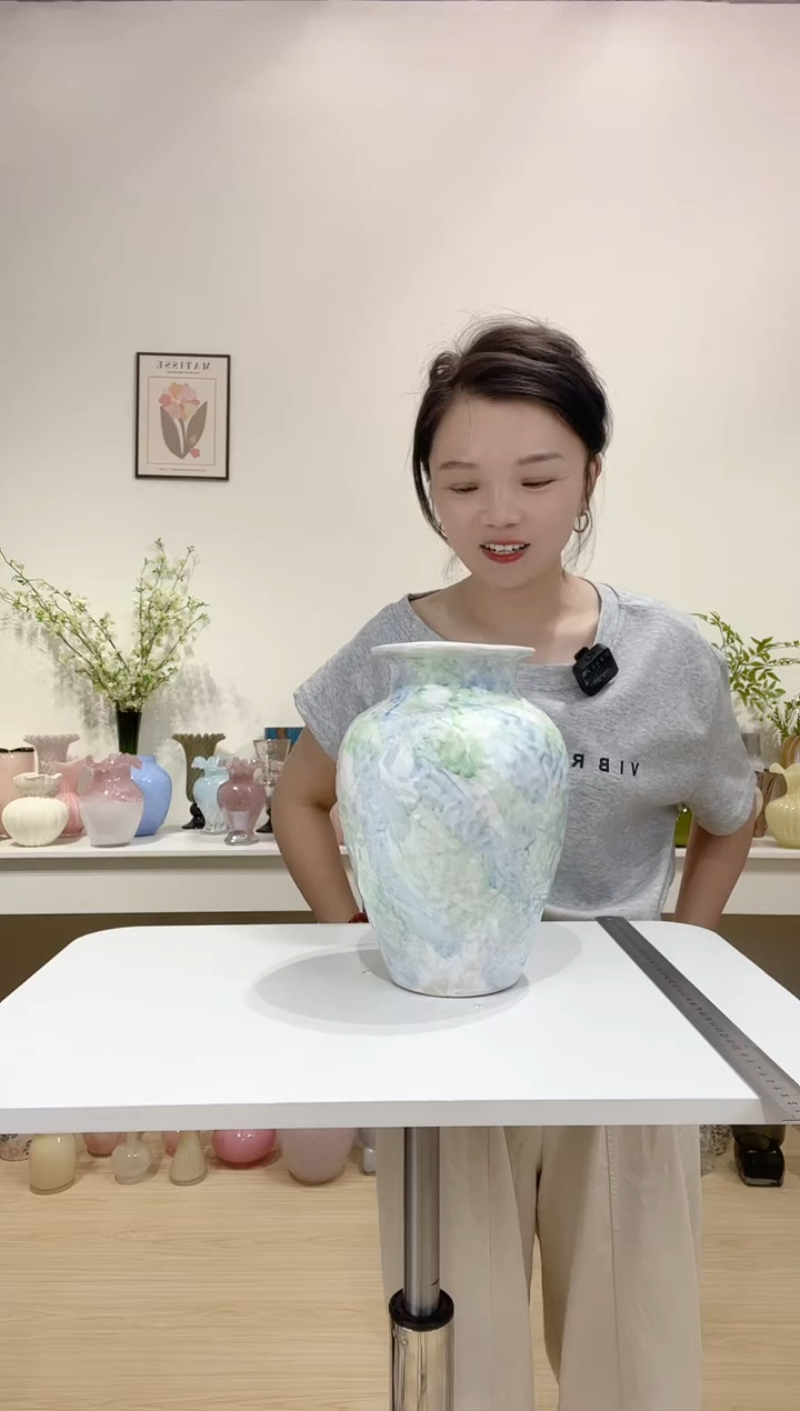 景德镇渲染陶瓷花瓶