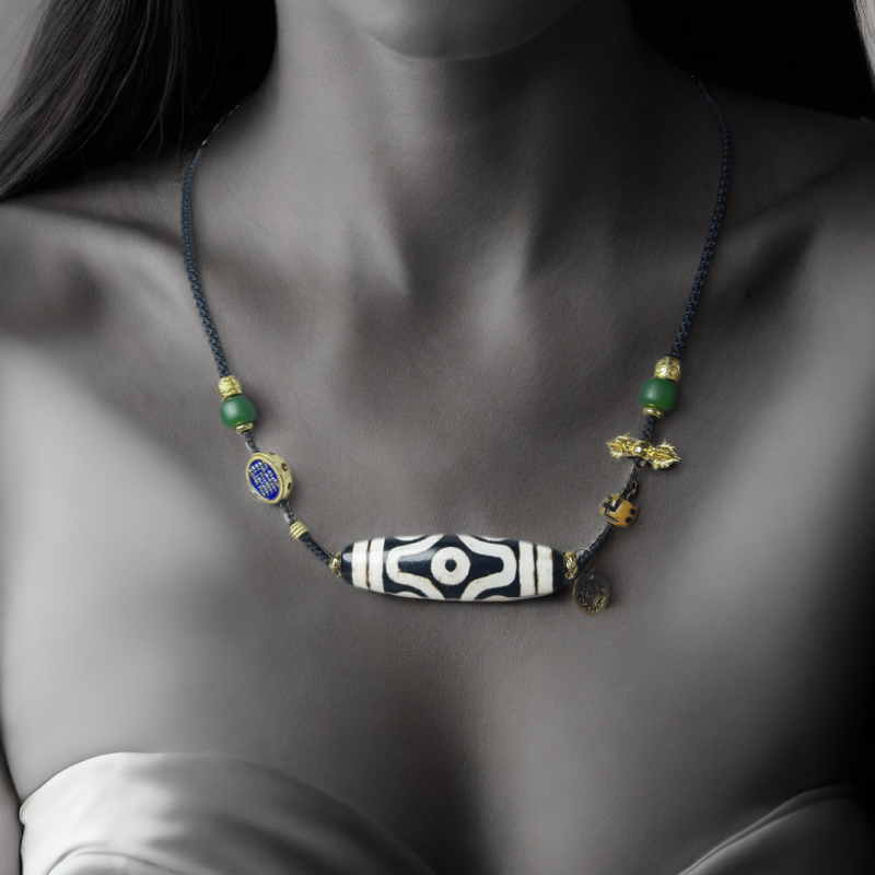 玛瑙黑白十字六眼锁骨链时尚百搭复古小从手工。民族风长链坠链