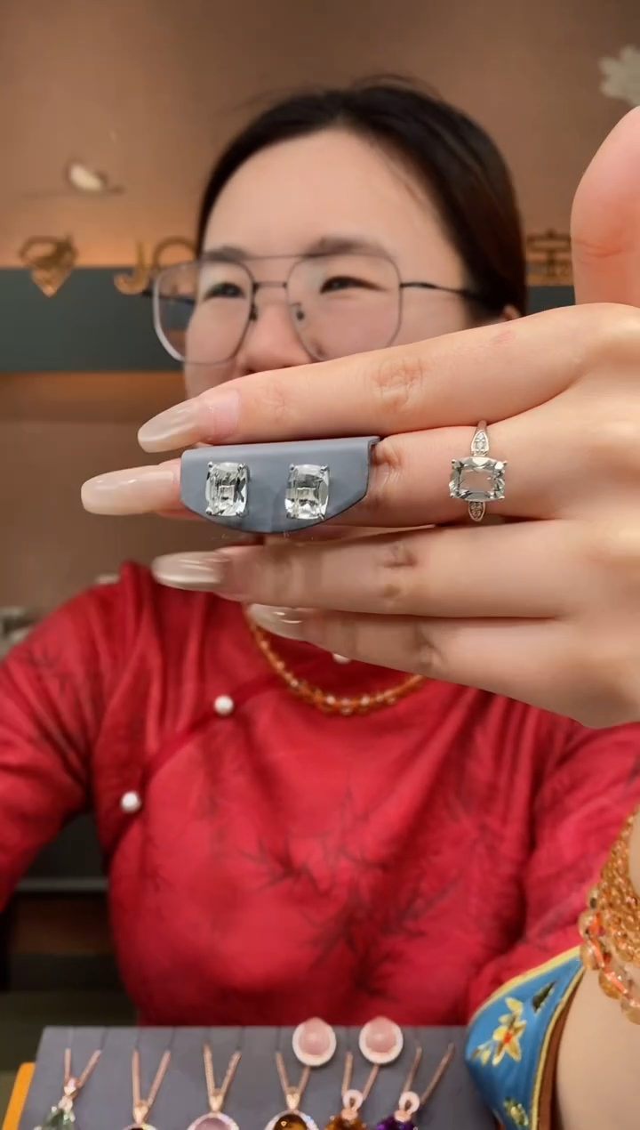 【闪购商品】绿水晶两件套银S925镶嵌绿水晶耳钉戒指两件套