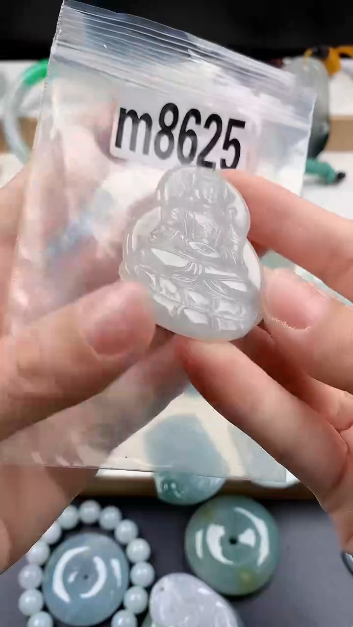 颈饰未镶嵌翡翠天然翡翠吊坠挂件