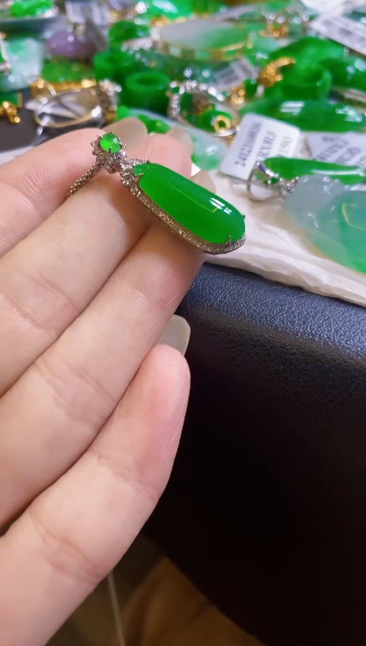 【闪购商品】定制翡翠18K金镶嵌瓜