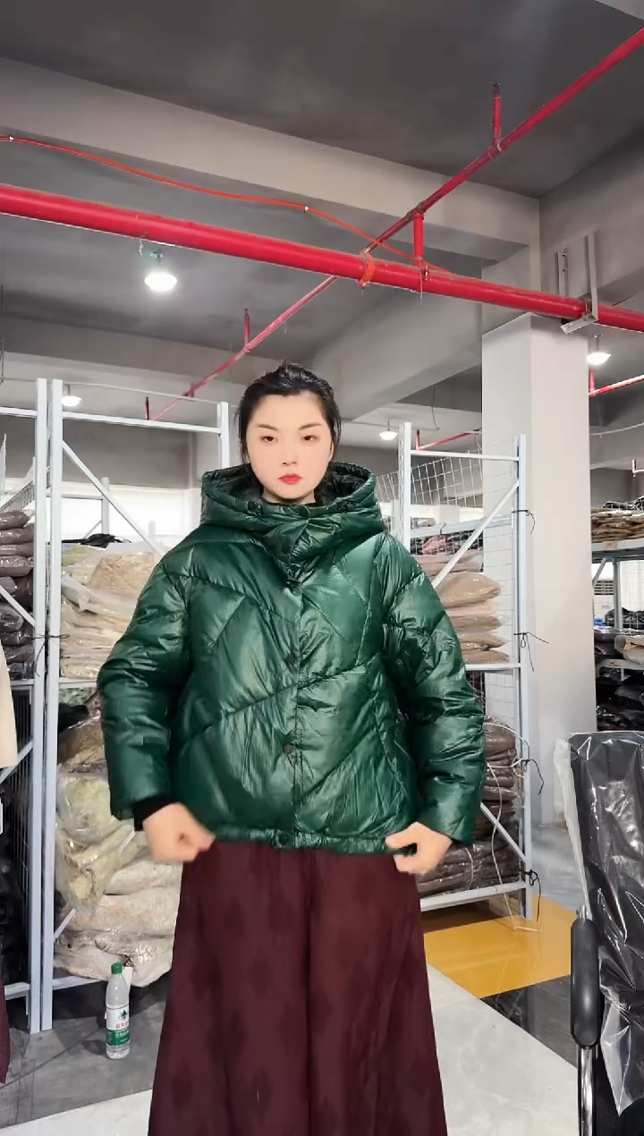 森比 绿色鹅绒服