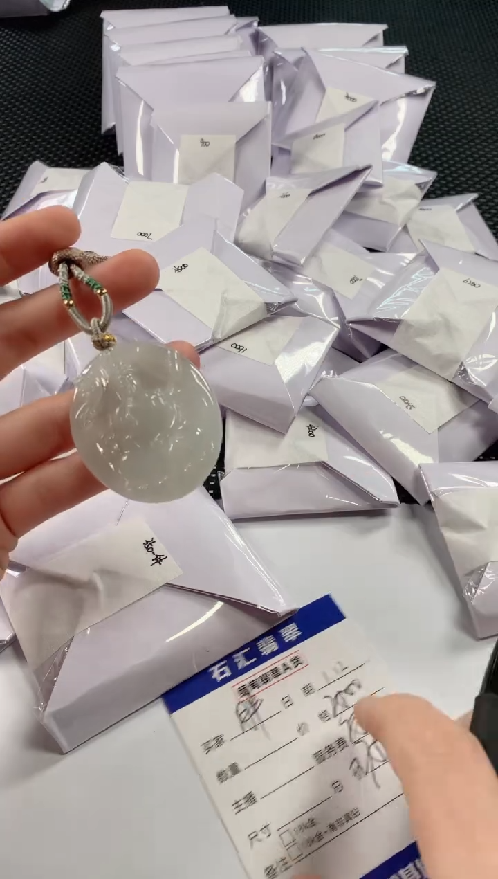 【闪购商品】翡翠颈饰未镶嵌11111111