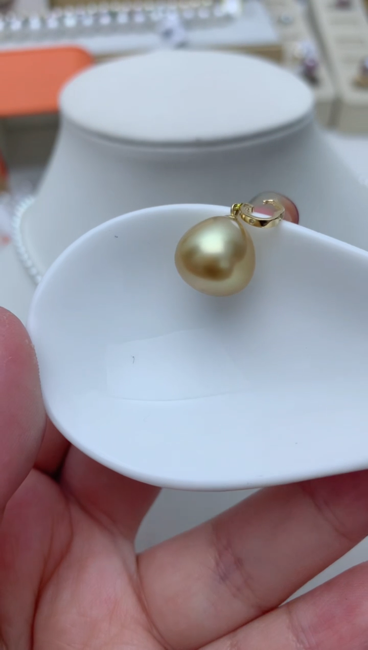 【闪购商品】海水珍珠颈饰18K金镶嵌e50