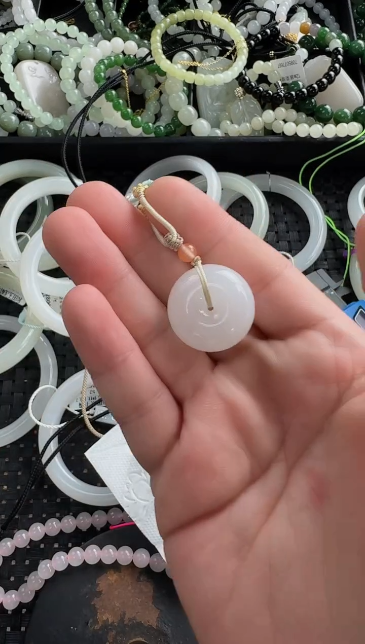 和田玉未镶嵌颈饰平安扣