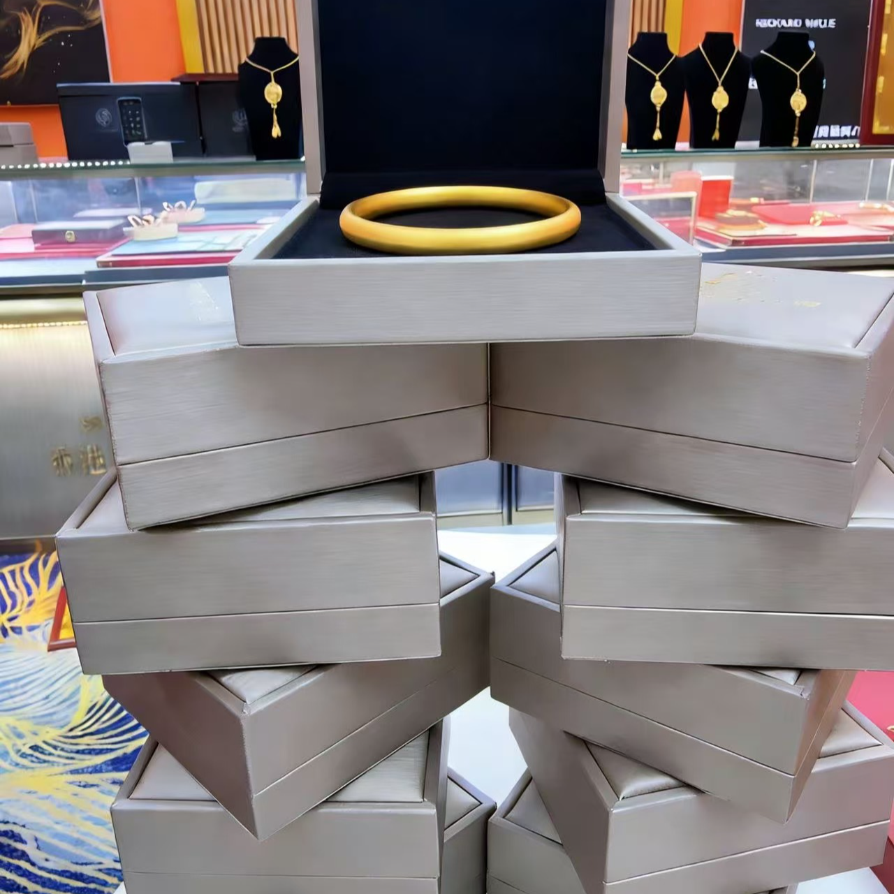     [专柜正品]四角盒首饰盒+卡6素圈  多样性发一