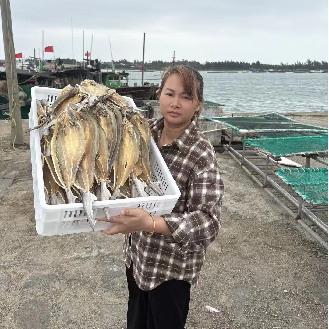 外罗二嫂 自晒 沙鱼干    （表面有盐霜正常）