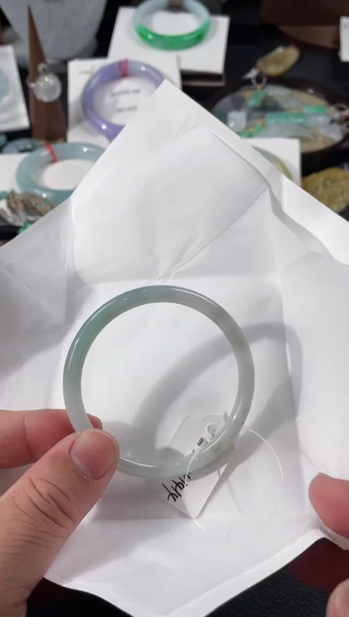 【闪购商品】翡翠手镯未镶嵌有棉 56