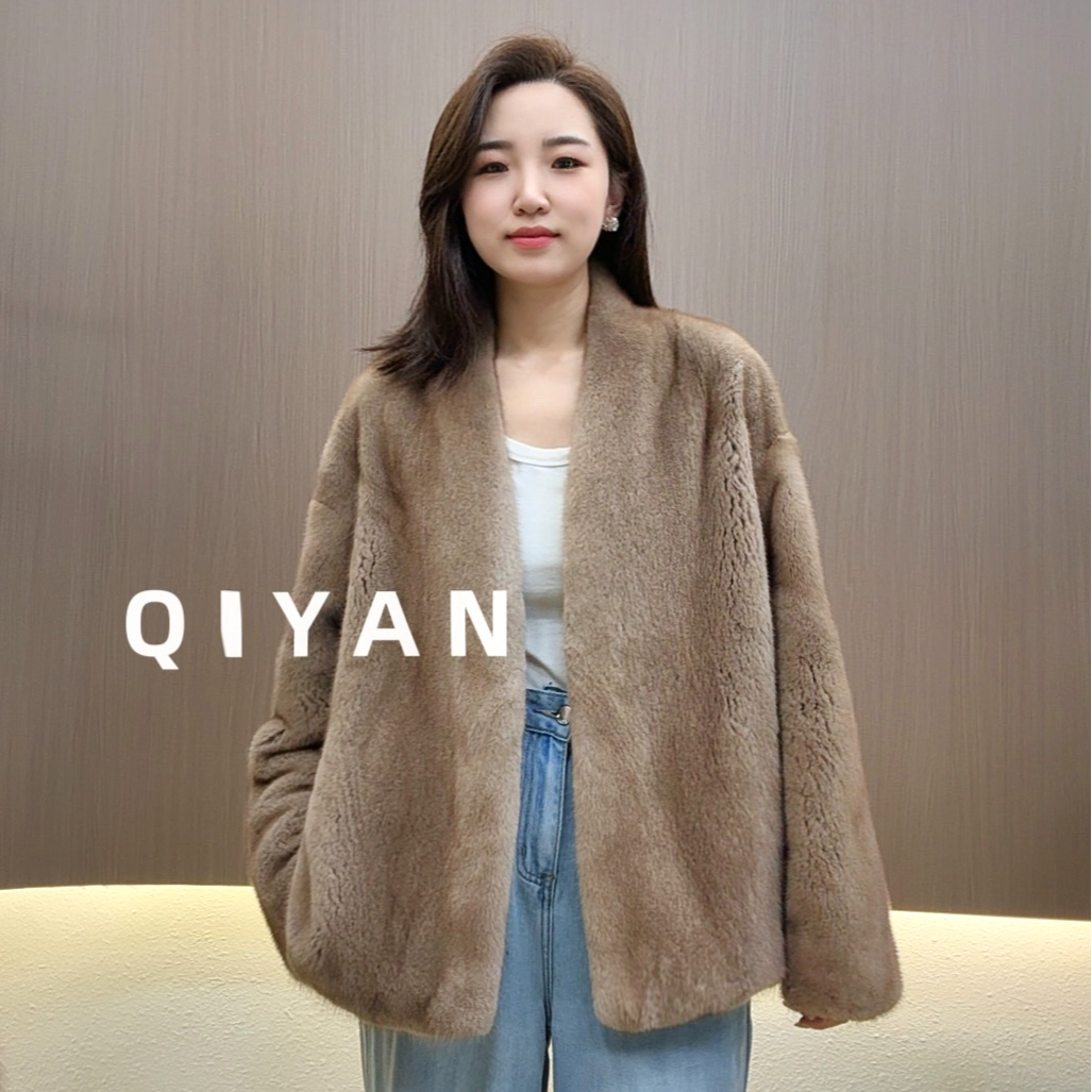 启颜「别具匠心」"限量典藏臻品"V领进口天鹅绒水貂女冬皮草外套