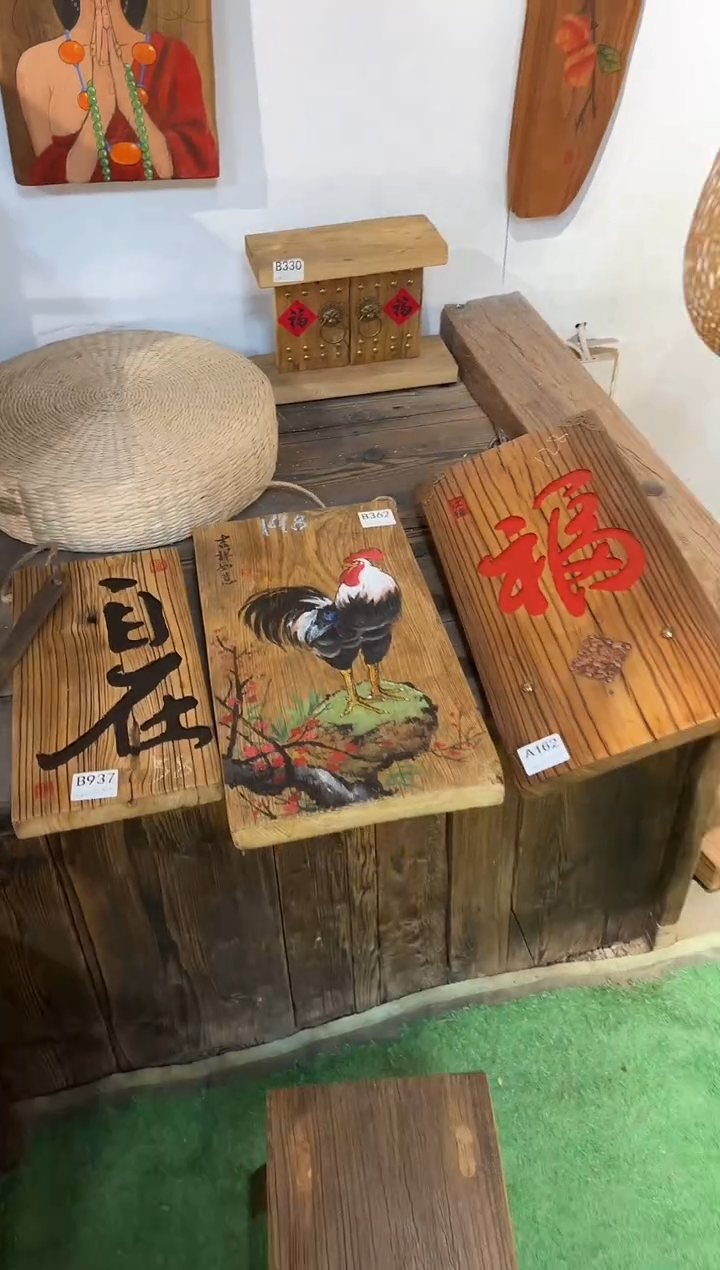 只****?风化老门板丙烯画