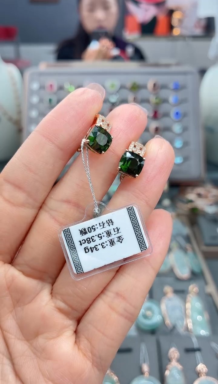 18K金镶嵌耳饰碧玺5.38配钻