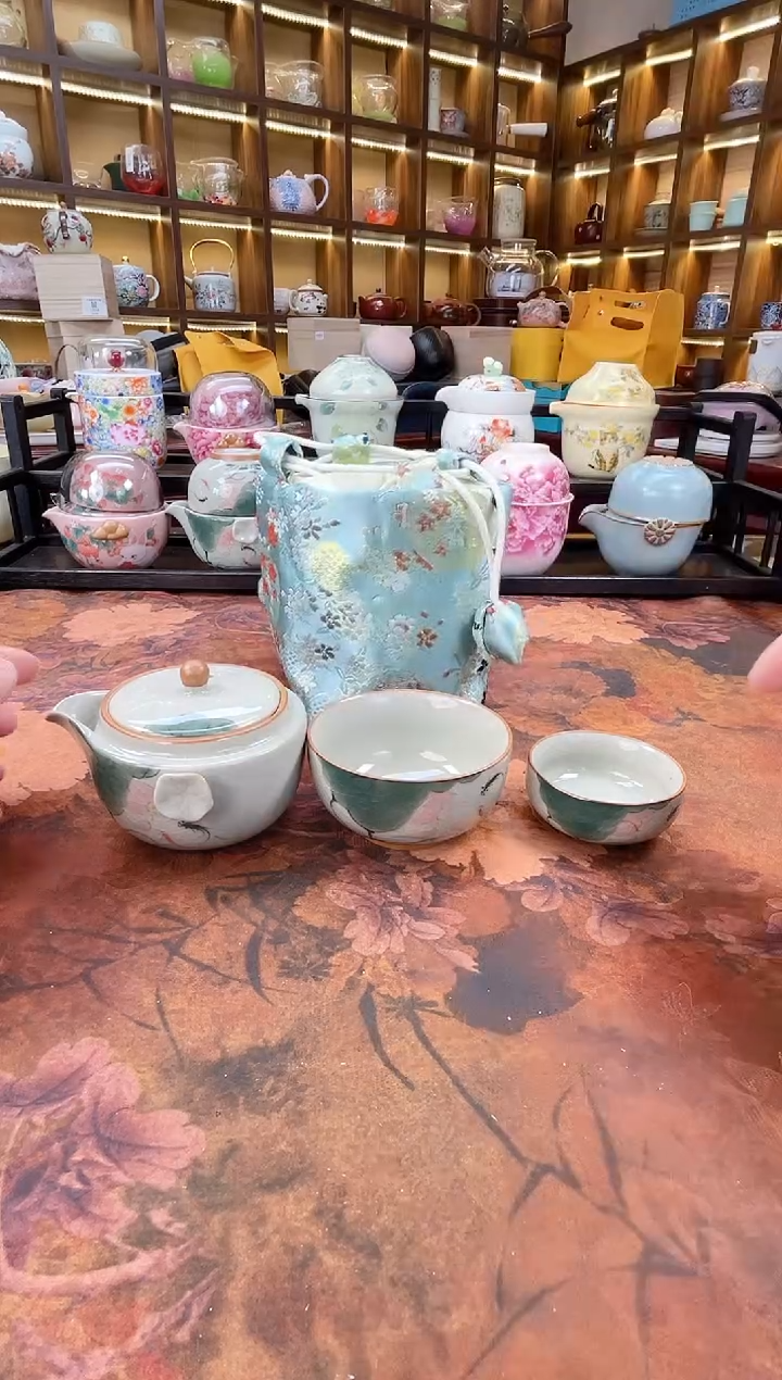 【闪购商品】哥窑荷鱼宝瓶旅行套装（带绿色刺绣包）