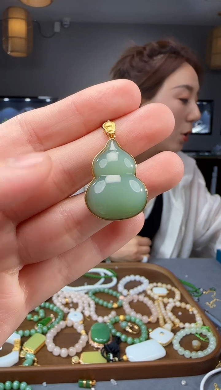 和田玉18K金镶嵌吊坠(不含链)1