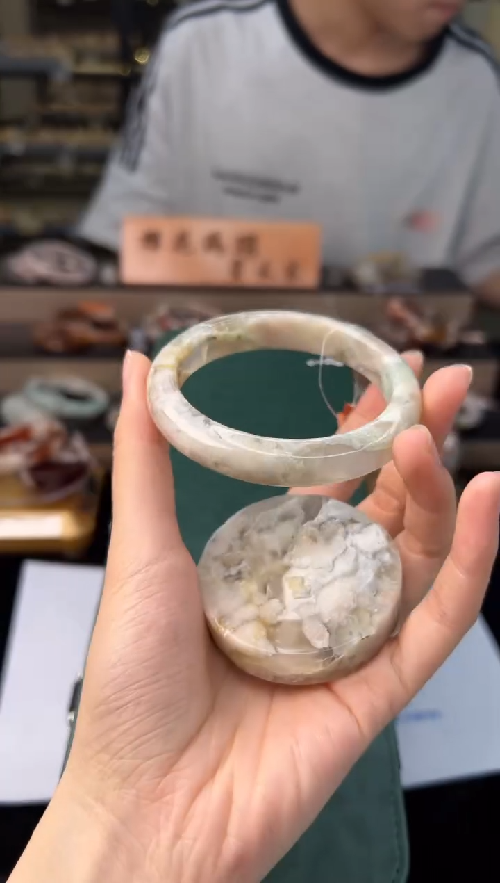 石英质玉未镶嵌手镯57圈口（赠送镯心）62179