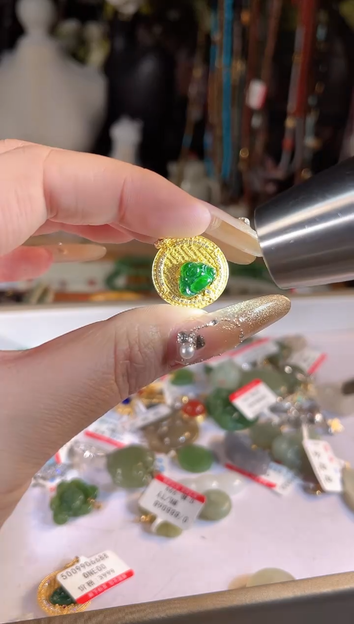 【闪购商品】翡翠吊坠(不含链)银S925镶嵌多样性发货其一