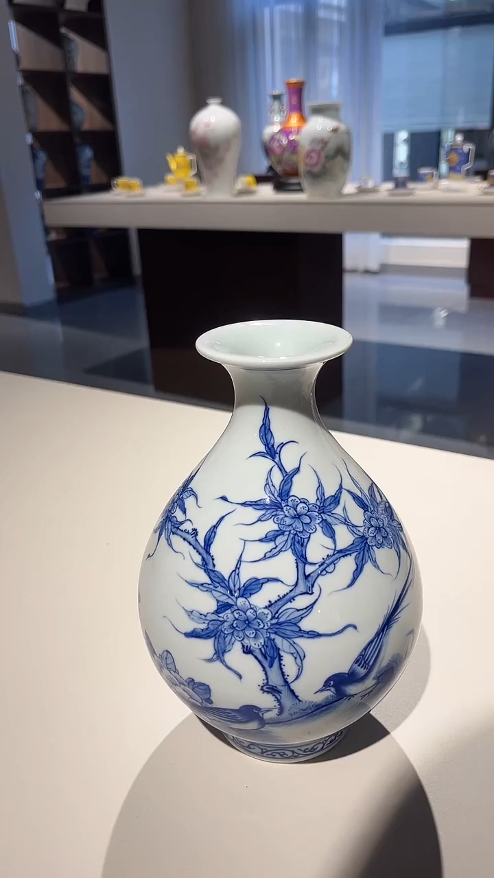 摆件陶瓷青花花鸟玉壶春