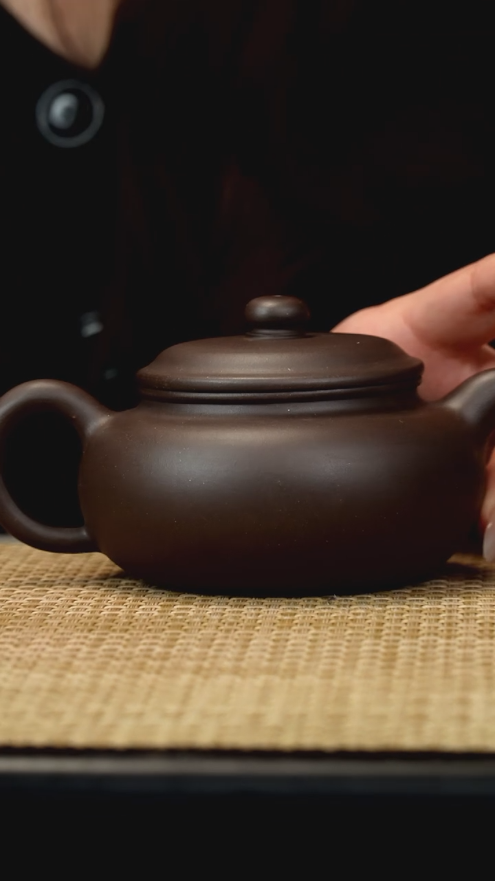 【闪购商品】紫砂茶壶老茄皮紫仿古220c