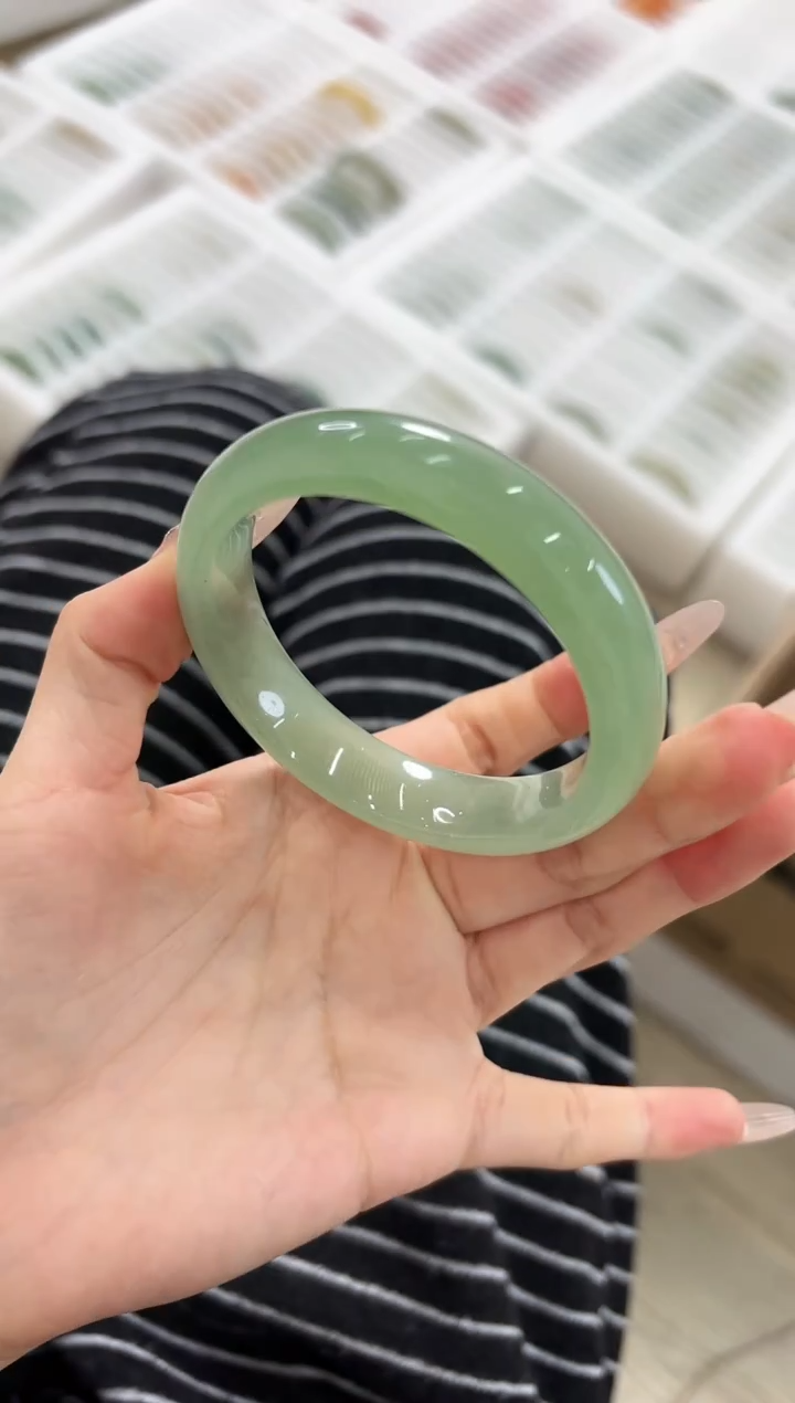 未镶嵌手镯石英质玉252-54D