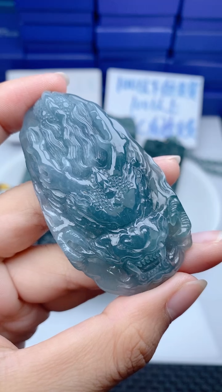 颈饰未镶嵌翡翠 