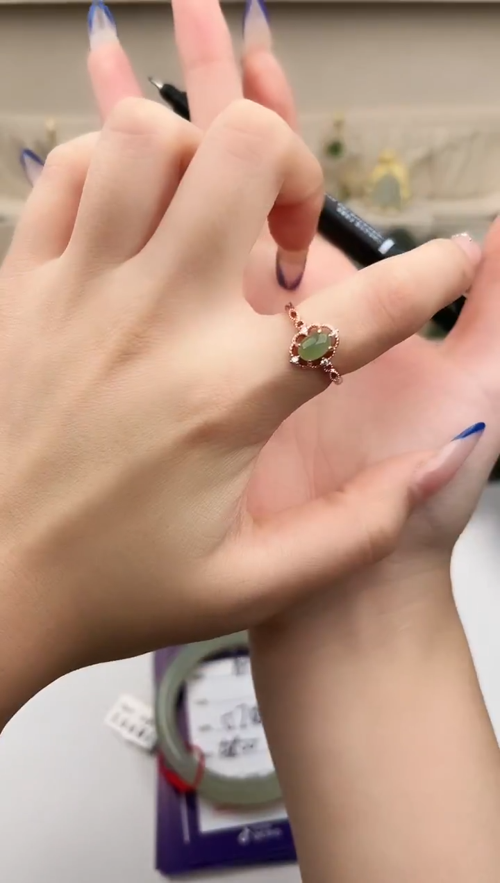 未镶嵌戒指和田玉微色差A戒指