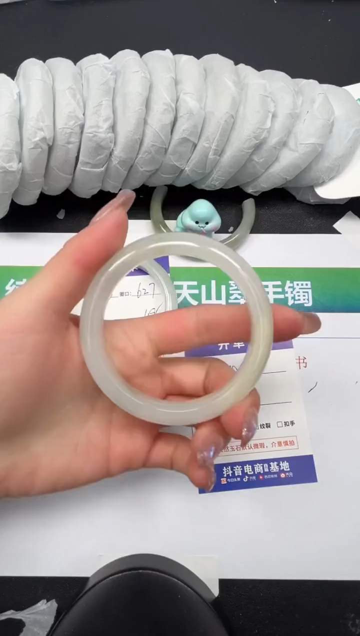 【闪购商品】石英质玉手镯未镶嵌174-58.4